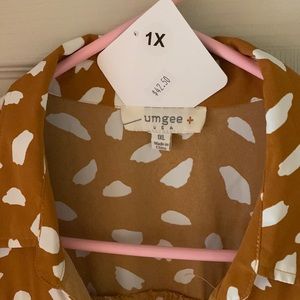 UMGEE size 1X Tiered dress.  Gold with off white spots.